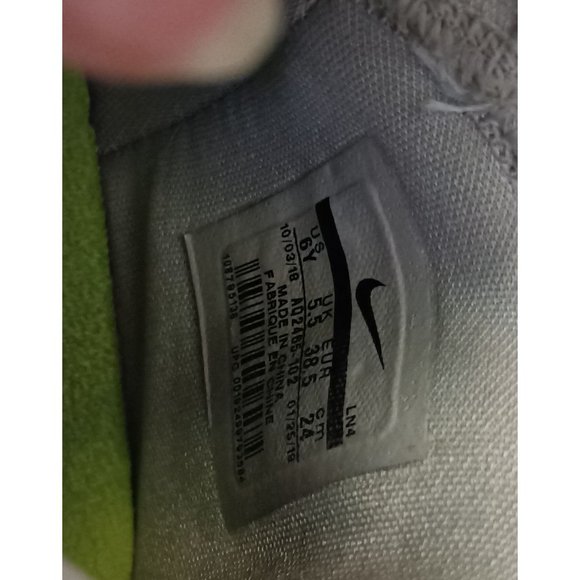 Nike Lebron XVI Size 6 Y GS Grape Buzz LightYear White Volt AQ2465-102. - Picture 2 of 6